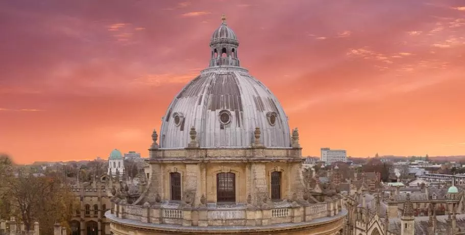 Photograph of the Radcliffe Camera in Oxford at sunset