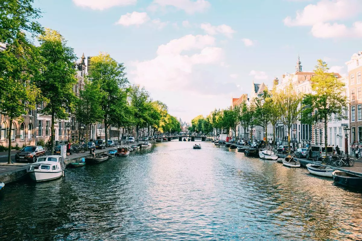 Amsterdam Adrien Olichon Resized